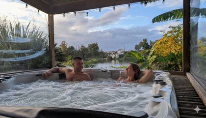 Gîte pour 15 personnes, avec jacuzzi ainsi que jardin et terrasse à Marssac-sur-Tarn