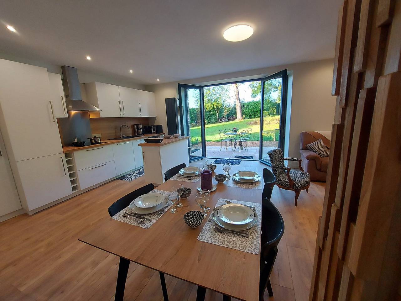 Gîte de charme avec étang privé et pêche, jardin, Bbq, fibre, 2 chambres - Alexain in Alexain, Mayenne