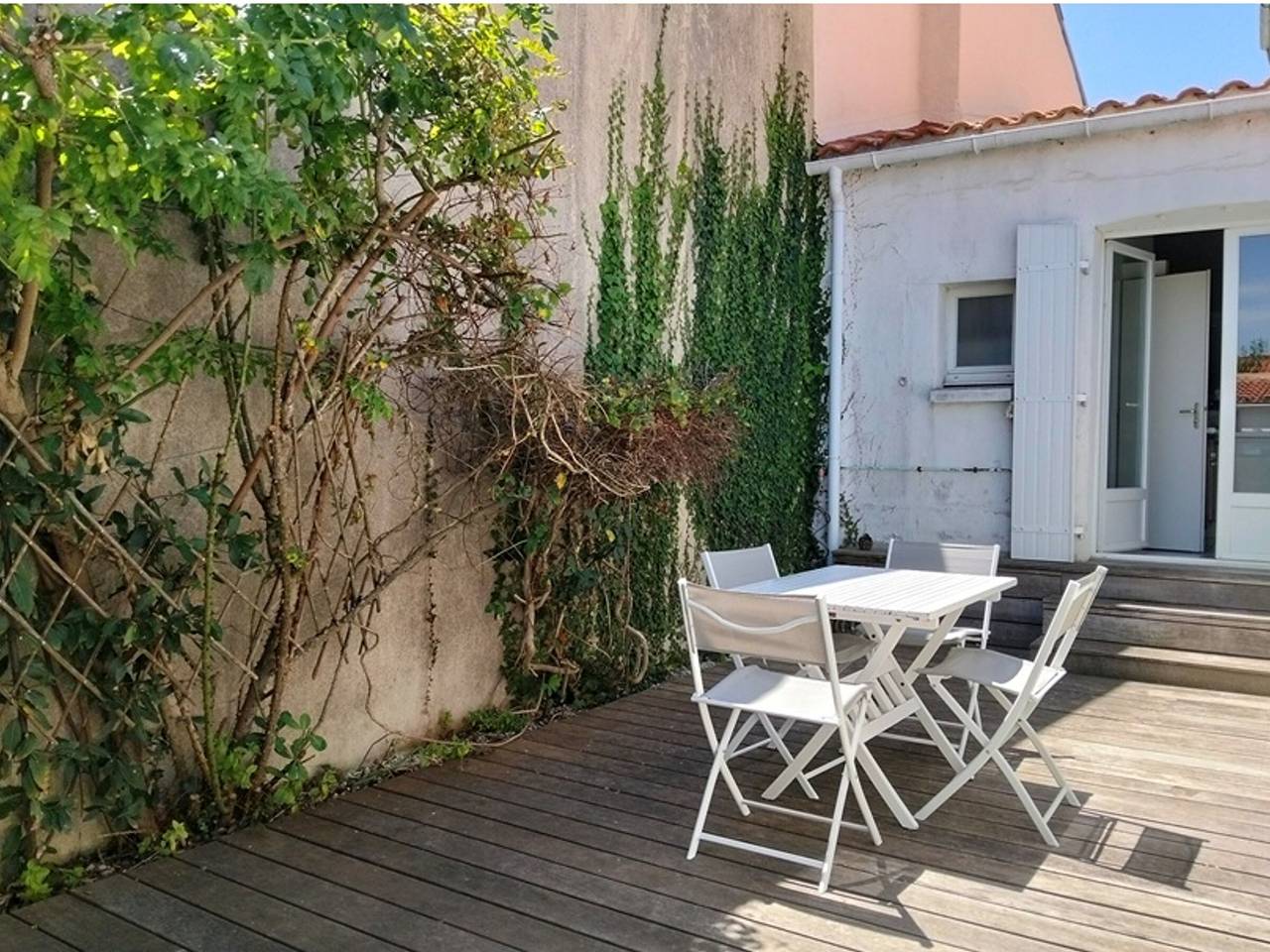 Charmante maison rénovée proche port et plage, 3 chambres, cour avec salon de jardin in Les Sables-d'Olonne, Vendée