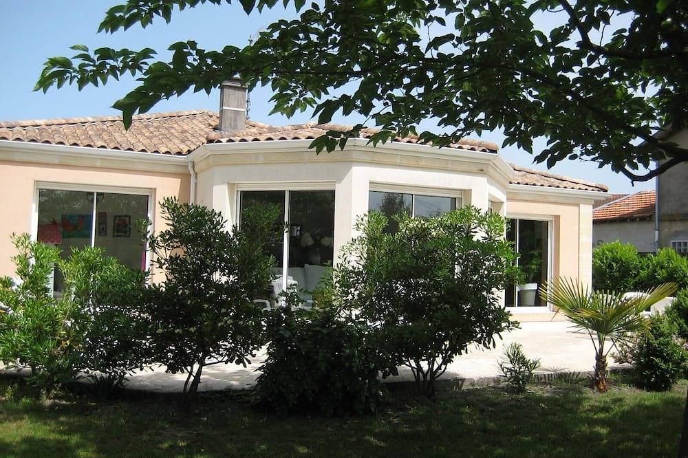 Maison de charme lumineuse  sur la route des vignobles plages et gastronomie in Eysines, Région de Bordeaux