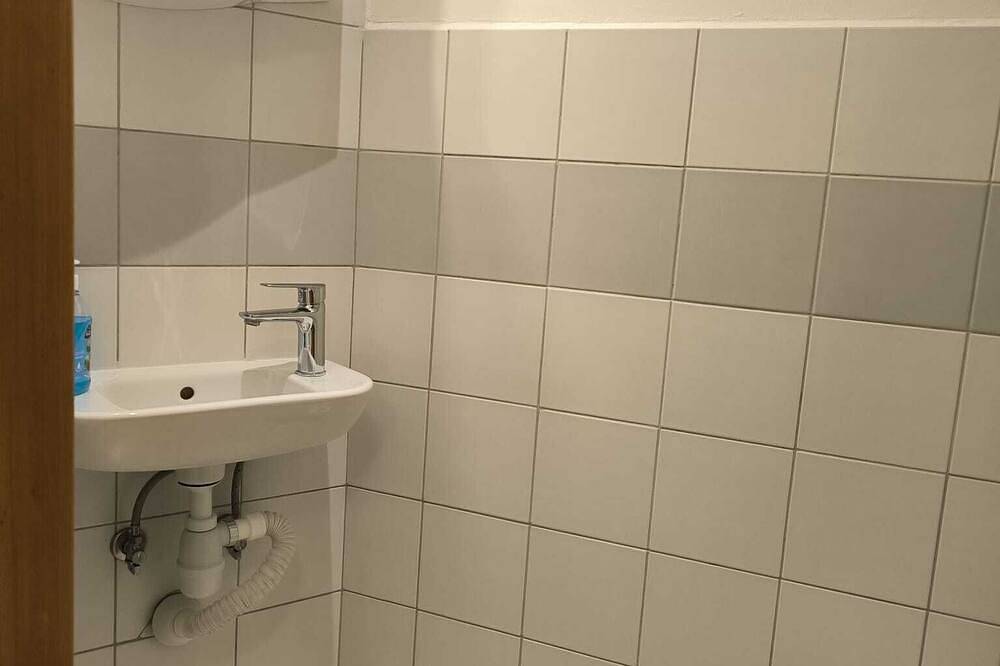 Voll ausgestattetes Haus mit Vorgarten im Zentrum der Stadt, ruhige Straße in Sibenik, Šibenik-Knin