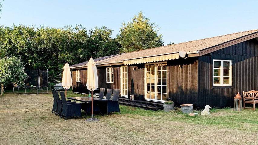 Ferieudlejning for 7 personer, med have i Kirke Hyllinge