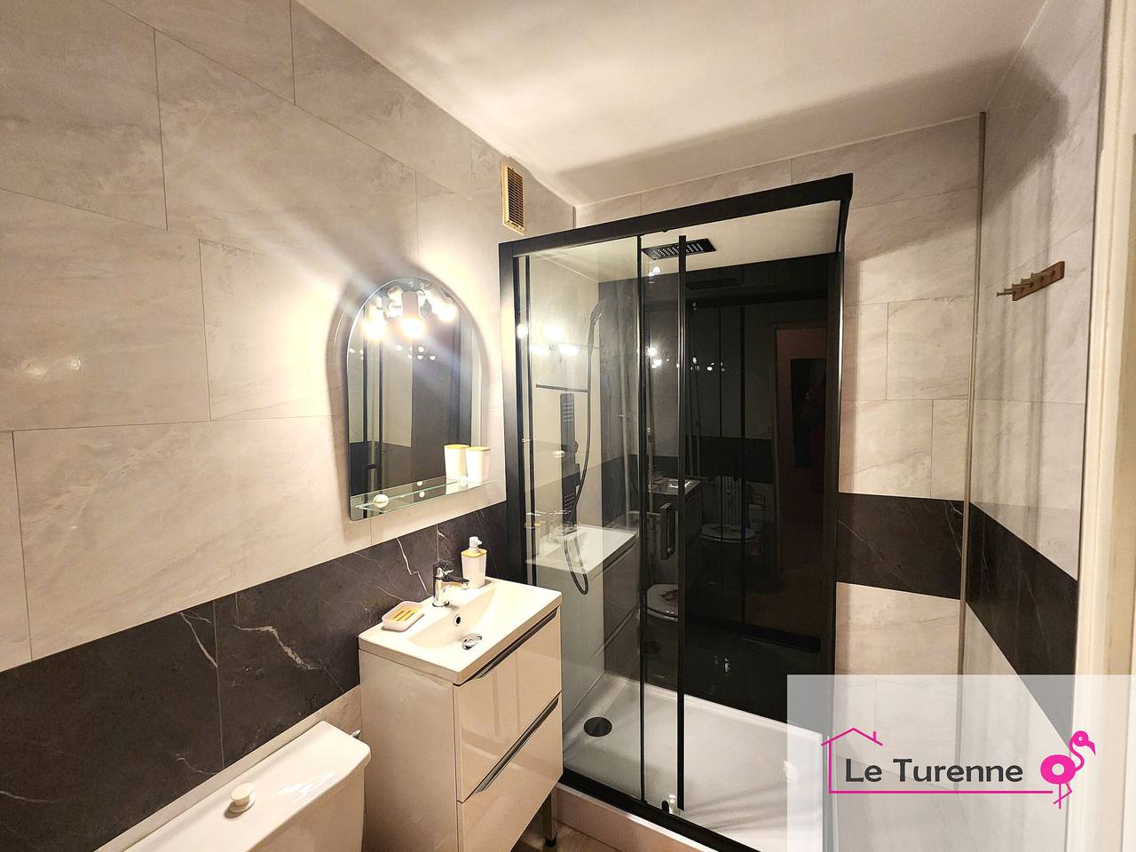 Apartamento entero, Estudio céntrico, parking, mascotas Ok in Luxeuil-les-Bains, Alto Saona
