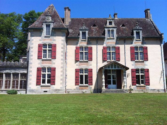 Location de vacances pour 15 personnes, avec Terrasse et Jardin ainsi que Piscine et Vue à Clairac (Lot-et-Garonne)