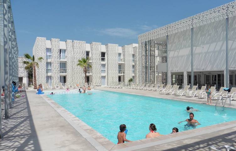 Gîte pour 4 personnes, avec terrasse ainsi que sauna et piscine, adapté aux familles dans Plage du Grau d'Agde - 2