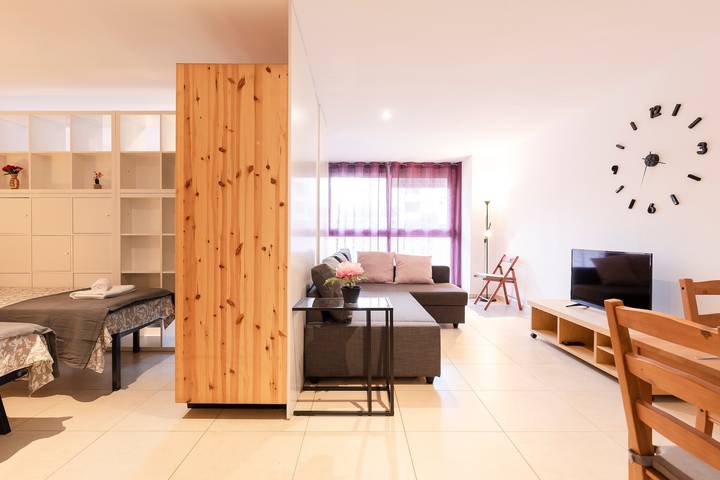 Entire studio, Studio Apartment 'In Sant Marti' with Wi-Fi and Air Conditioning in Barcelona, Barcelonès