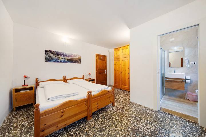 Albergo Trieste – Room '5' with Mountain View, Shared Terrace, and Wi-Fi in Lorenzago di Cadore, Carnic Prealps