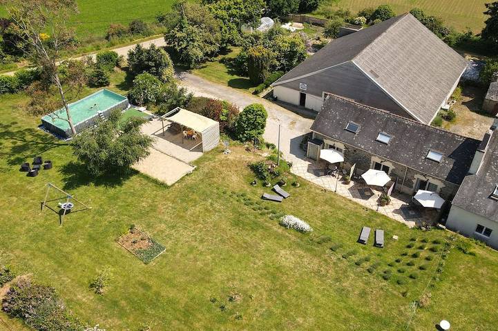 Location de vacances pour 13 personnes, avec Terrasse ainsi que Jardin et Sauna à Trégourez