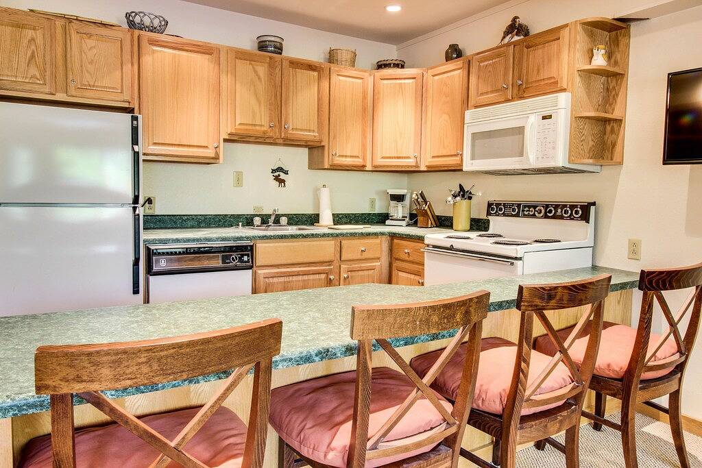 Ganze Wohnung, Holzig Ski-in / out Wohnung w / zwei Whirlpools geteilt, direkt neben der Piste! in Snowmass Village, Aspen Snowmass