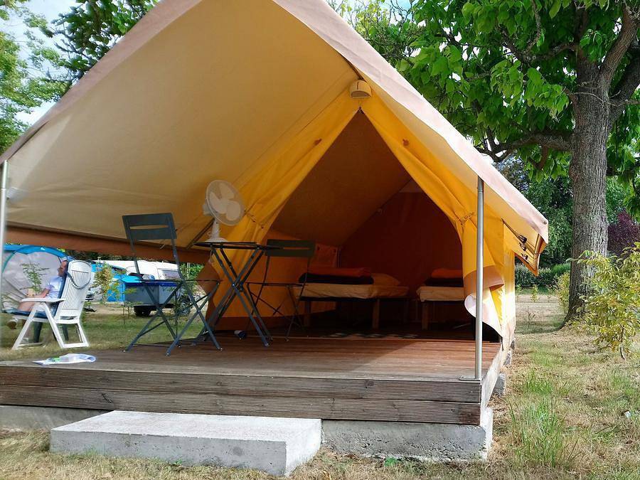 Camping des Lancières - Tente en toile et en bois 2 personnes - Canada Treck Lit double in Rogny-les-Sept-Écluses, Région d'Auxerre