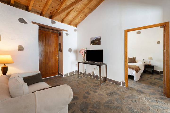 Holiday Home 'La Bodega' with Mountain View, Private Terrace and Wi-Fi in El Guanche, Alajeró (municipality)