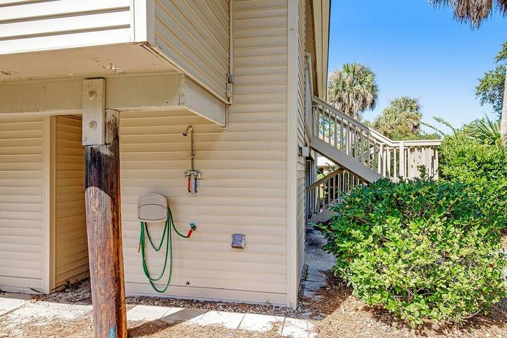 Vacation rental for 10 people, with terrace and yard in Edisto Island