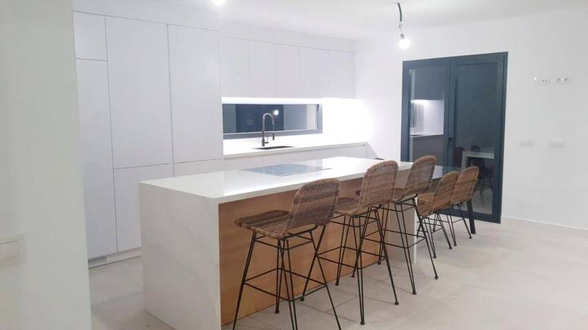 Location de vacances pour 8 personnes, avec vue et piscine ainsi que sauna et jardin, animaux acceptés à La Línea de la Concepción - 4