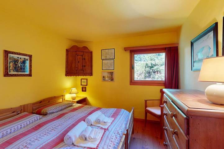 Entire apartment, Sunny south facing 4½-roomed apartment on the first floor, ca. in Silvaplana-Surlej, Silvaplana