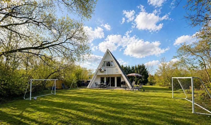 Ferienhaus für 5 Personen, mit Terrasse und Garten sowie Sauna und Seeblick in Damp
