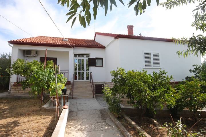 Ganze Wohnung, 1-Zimmer-Ferienwohnung mit Terrasse Preko, Ugljan A-8232-b in Plaža Jaz, Poljana