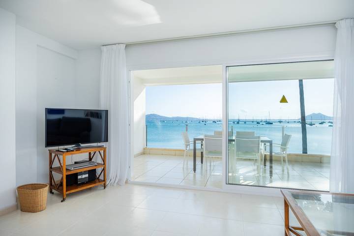 Ganze Wohnung, Apartment Catalina 2B tres dormitorios am Strand mit Terrasse und Wlan in Port de Pollença, Pollença