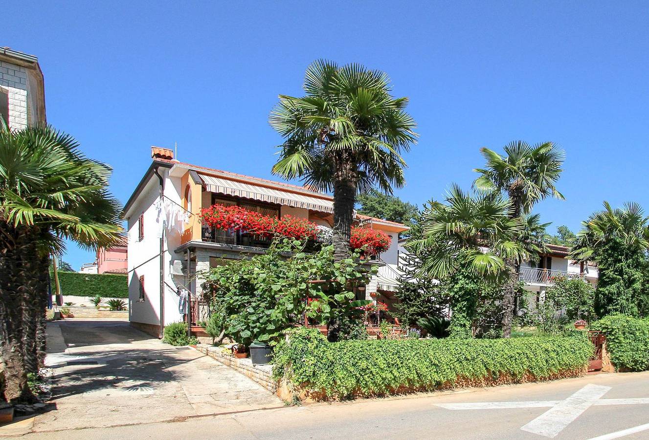 Ganze Wohnung, Vintage Apartment nur 60 Meter zum Strand mit Privatparkplatz, Aussenbereich, Grill in Karigador, Općina Brtonigla