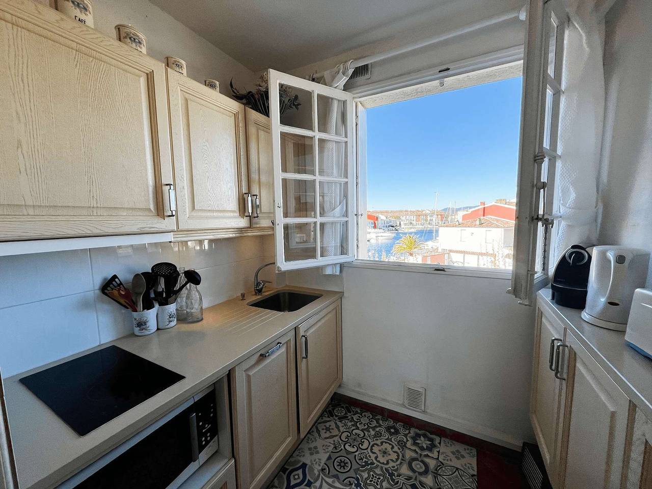 Ganze Wohnung, 3-Zimmer-Wohnung mit Meerblick, Strandzugang, Parkplatz in Port Grimaud in Port Grimaud, Grimaud