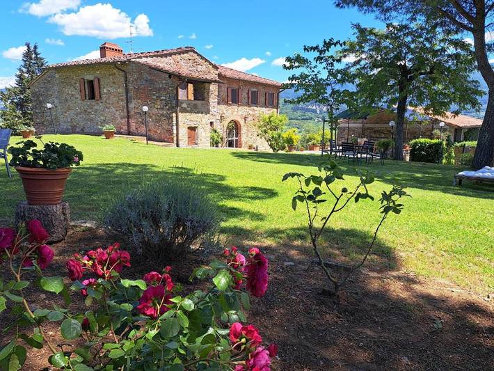 Appart’hôtel pour 6 personnes, avec piscine ainsi que vue et jardin à Torri