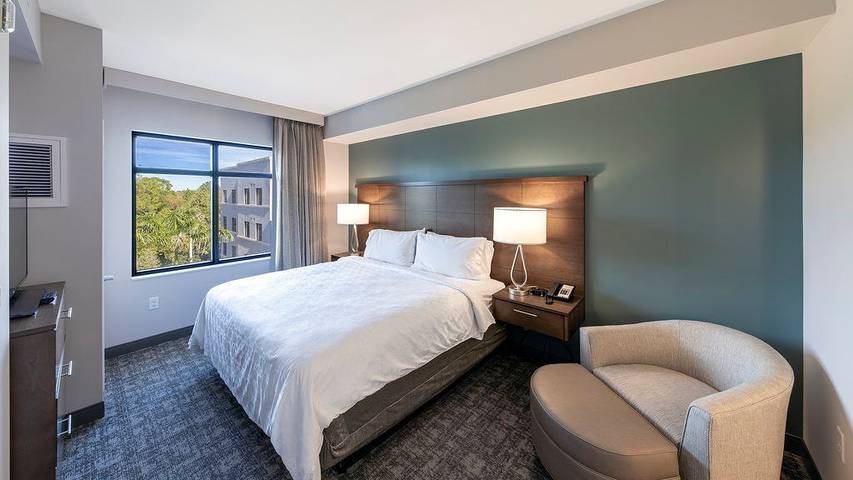 Hotel for 4 people, with pool - 1