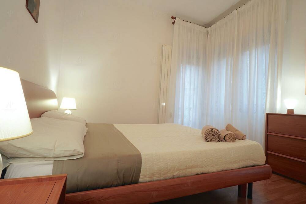 Entire apartment, Just 100 meters. from the beach and convenient shops in Lavagna, Lavagna Municipality