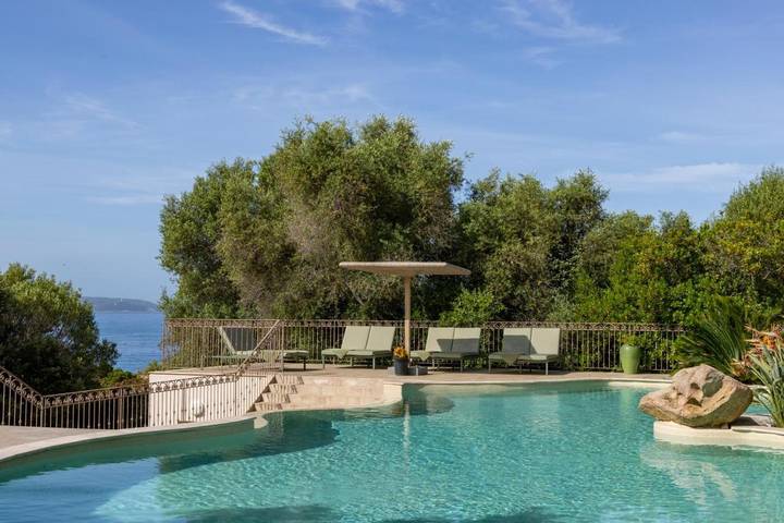 Location de vacances pour 6 personnes, avec vue ainsi que jardin et piscine dans Plage de Scodi-Neri - 2