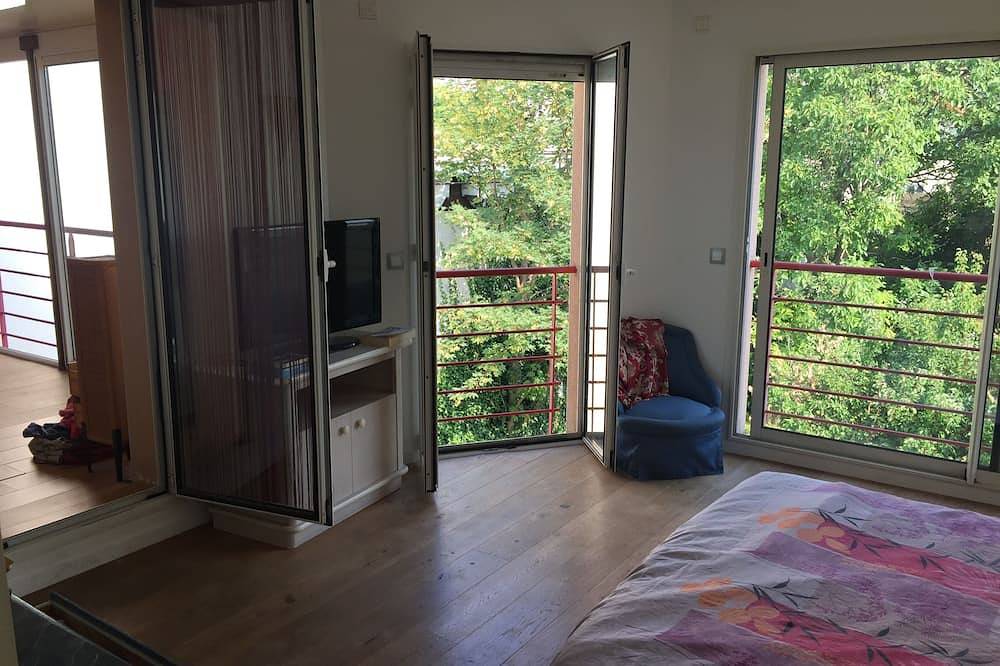 Maison de Trois Étages Avec Jardin Pour 10 Personnes à une Station de Paris ! in Alfortville, Val-de-Marne