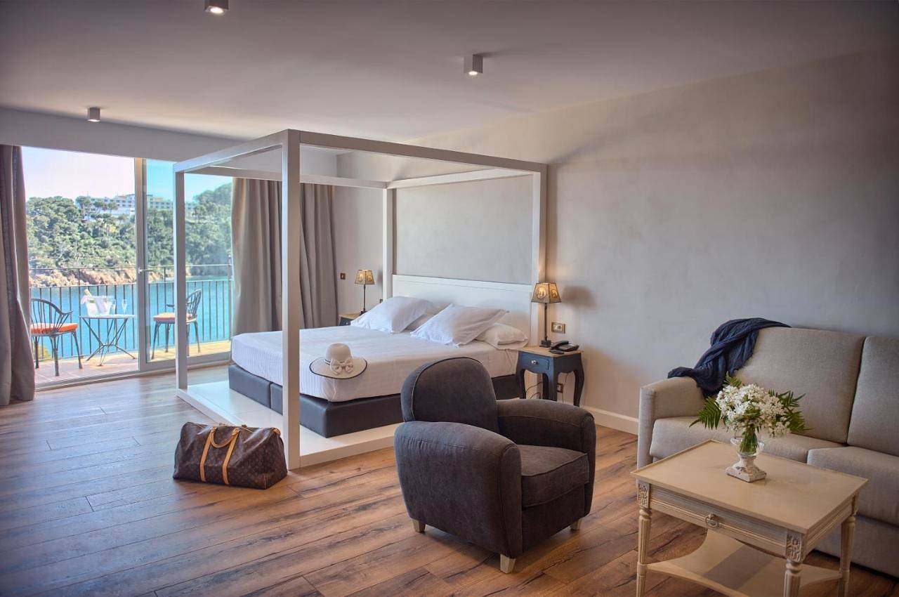 Hotel Aigua Blava in Plataforma de Fornells (Begur), Begur