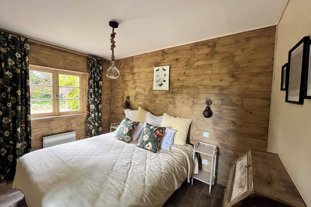 Cozy cottage in a green and peaceful setting. in Gondrin, Gers