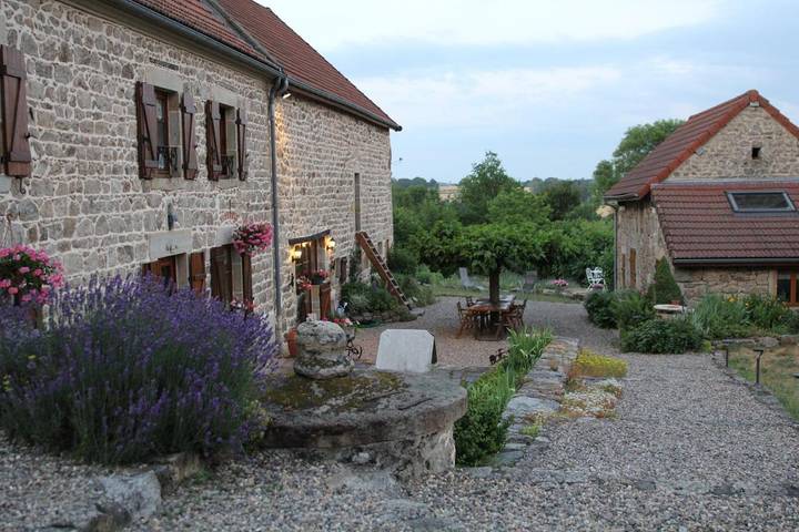Location de vacances pour 4 personnes, avec jacuzzi et terrasse à Saint-Priest-des-Champs - 2