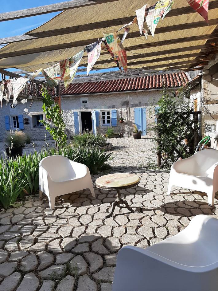 Gîte pour 4 personnes, avec piscine, adapté aux familles