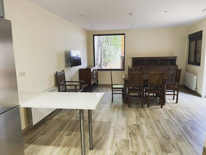 Casa rural para 2 personas, con Balcón además de Terraza y Jardín en Cebrones del Río
