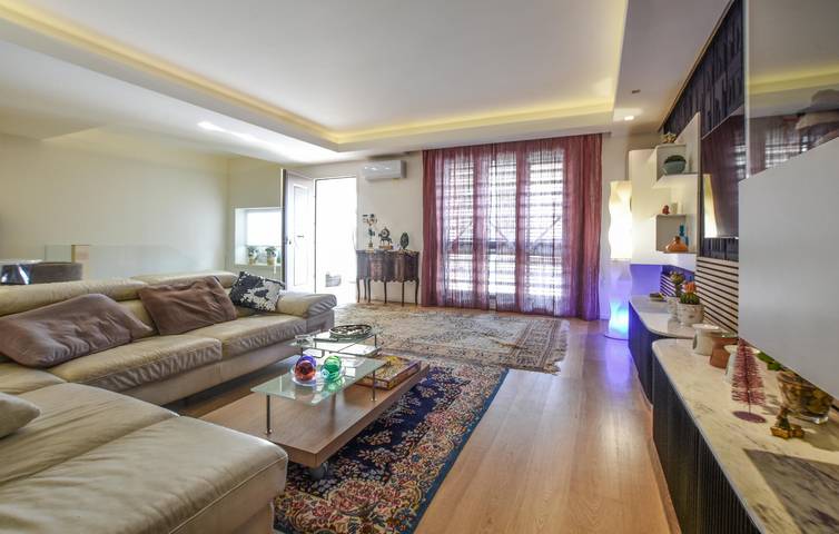 Apartment mit Meerblick, Pool und Parkplatz, 1,5 km von San Gregorio di Catania entfernt in San Giovanni La Punta, Catania Provinz