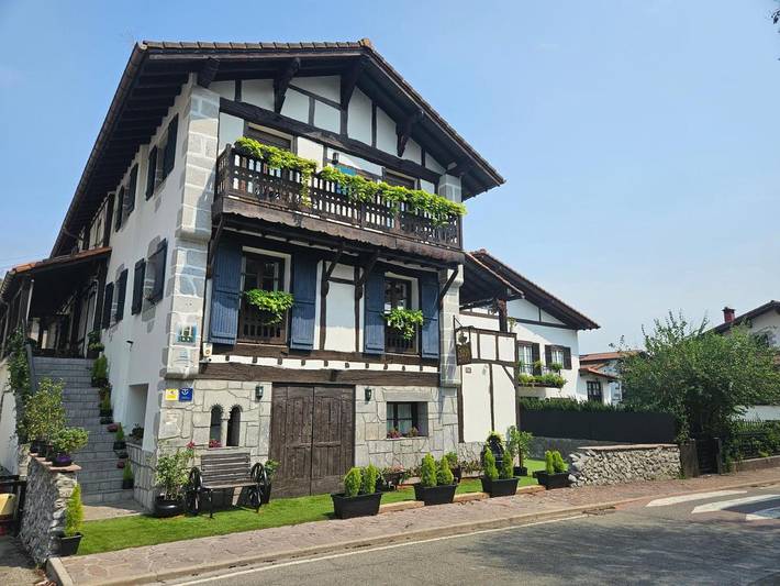 Hotel para 3 personas, con jacuzzi además de sauna y jardín - 1
