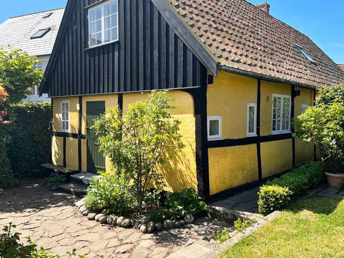 Ferieudlejning for 6 personer, med terrasse i Svaneke