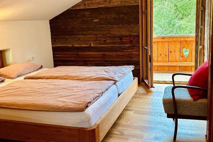 Hütte für 6 Personen, mit Balkon und Whirlpool sowie Garten und Sauna in Viechtach
