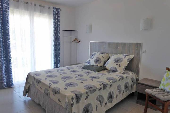 Gîte pour 6 personnes, avec piscine ainsi que jacuzzi et jardin à Mirepeisset - 3