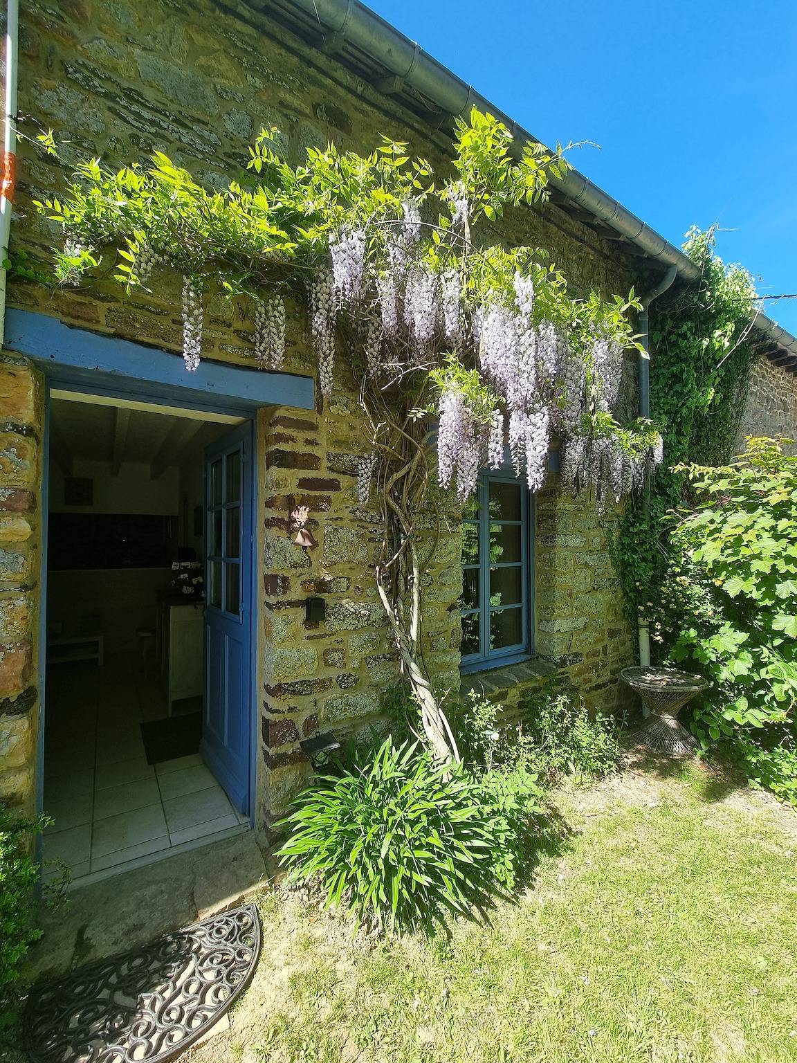 Ferienhaus „Gîte La Longère de Brocéliande“ mit privatem Garten in Paimpont, Rennes und Umgebung