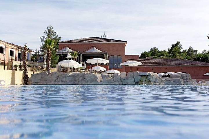 Location de vacances pour 4 personnes, avec piscine ainsi que terrasse et balcon/terrasse, animaux acceptés dans Domaine de Fayence