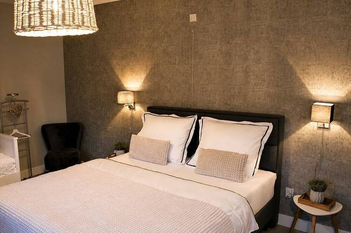 Villa Westfeld –Luxury Wellness Retreat with Private Jacuzzi for Up to 14 Guests in Westfeld, Schmallenberg