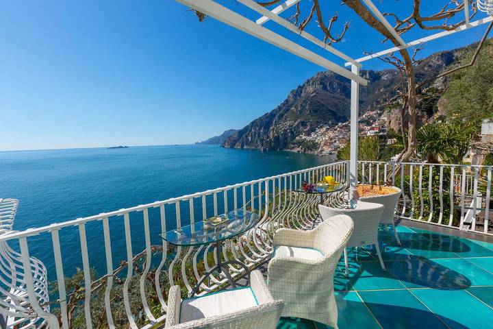 Villa for 10 people, with yard and hot tub as well as balcony in Positano