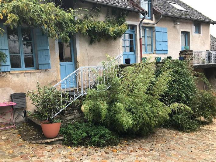 Location de vacances pour 14 personnes, avec Balcon et Terrasse ainsi que Jardin et Vue à Saint-Maurice-lès-Couches