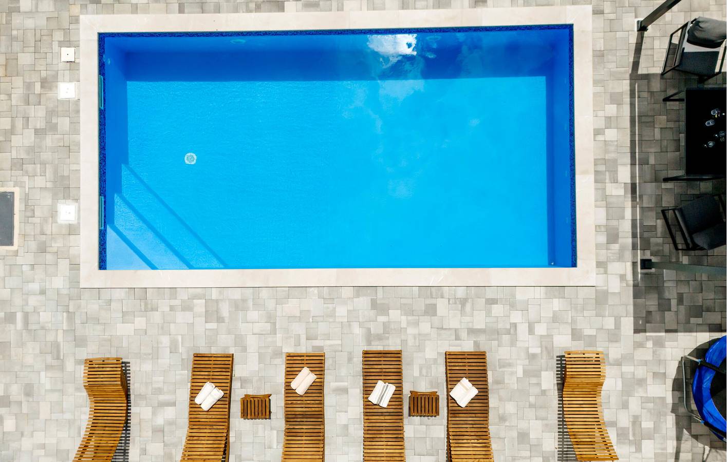 Reizende 2-Zimmer-Wohnung mit Pool, WLAN und Terrasse in der Nähe des Flusses Ričina in Imotski, Makarska Riviera