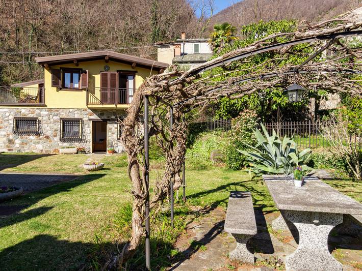Ferienhaus für 4 Personen, mit Garten und Balkon sowie Seeblick
