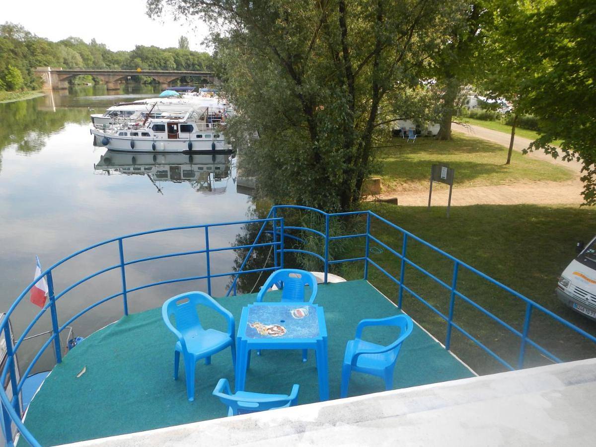 Maison flottante sur la seille in Cuisery, Région de Louhans