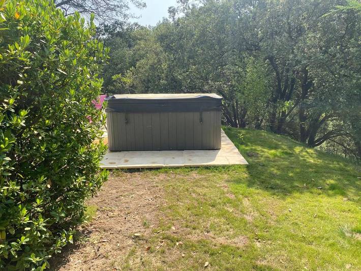 Location de vacances pour 2 personnes, avec jardin ainsi que jacuzzi et piscine à Jouques - 3