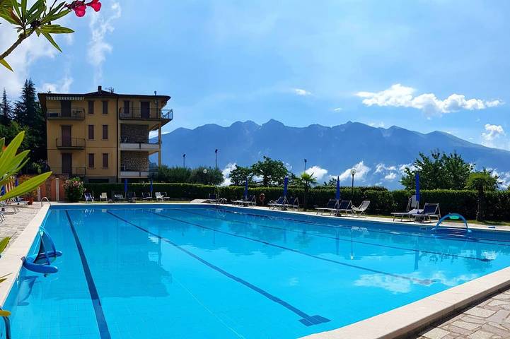 Ferienwohnung für 8 Personen, mit Balkon und Garten sowie Pool - 1