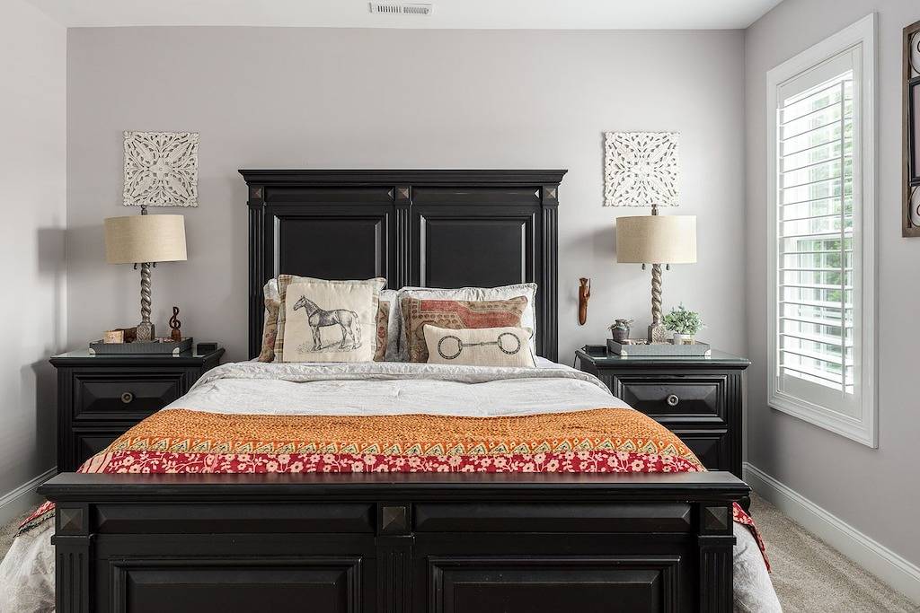 2 bed/2 bath with Lr, Dr, Kitchen, Laundry & Deck. Parties are not allowed. in High Point, Guilford County