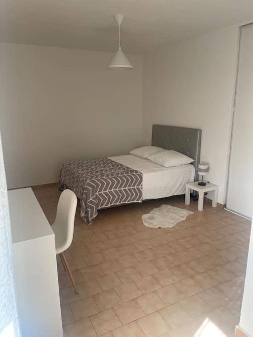 Appartement entier, One-Bedroom Apartment in Port-de-Bouc, Côte méditerranéenne (France)